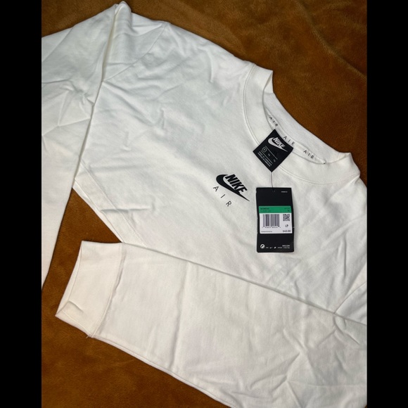 Nike Tops - NWT Nike Air White Long Sleeve Super Cropped Active Top